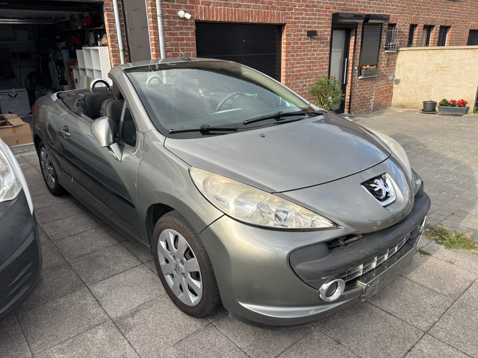 Peugeot 207cc annee 2008 183000km, Auto's, Handgeschakeld, Grijs, Particulier, Te koop