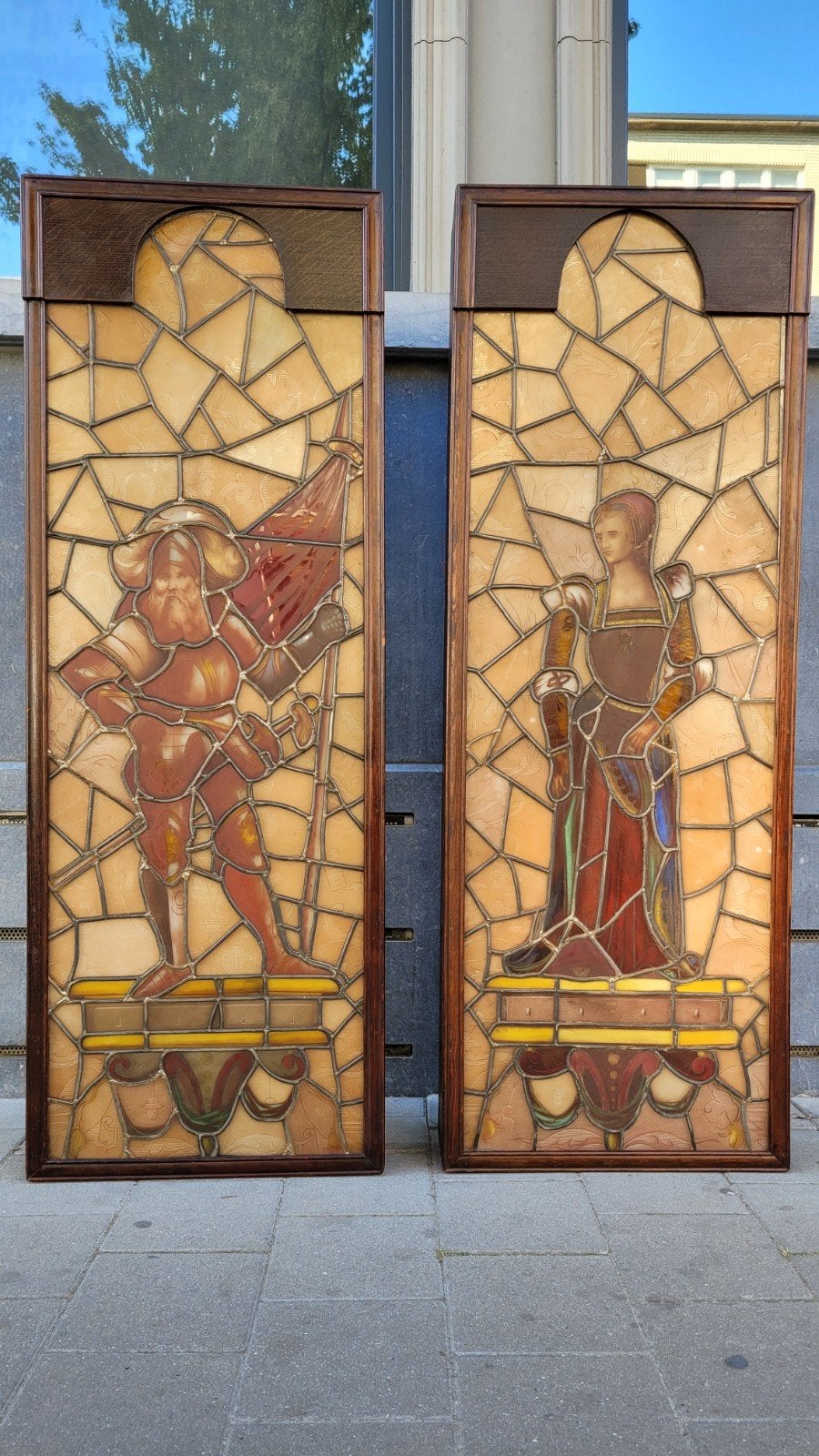 Une paire de vitraux de style Renaissance du XIXe siècle, Enlèvement, Verre