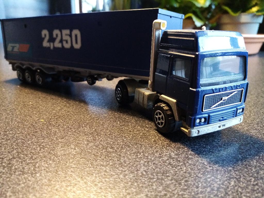 Tracteur + remorque VOLVO, Enlèvement ou Envoi, Comme neuf, Bus ou Camion, Majorette