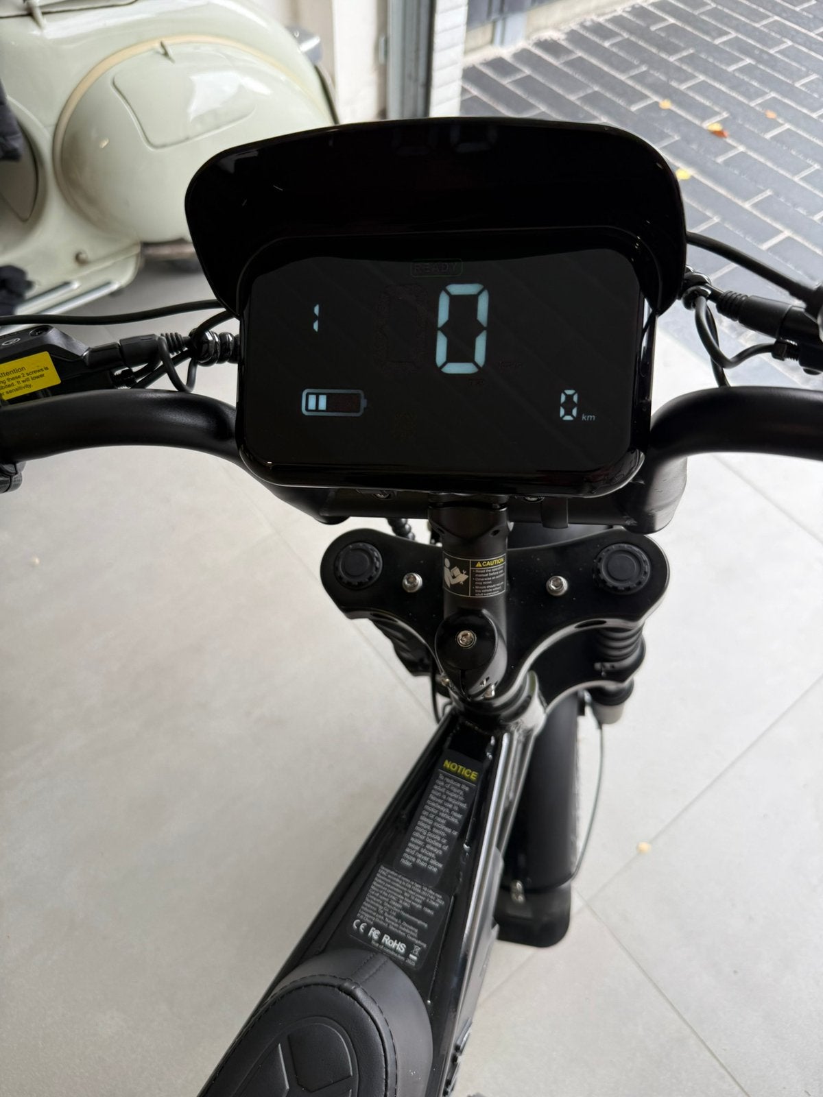 MINI FATBIKE V8 Ultra Mini Bluetooth haut de gamme à 25 km/h, Vélos & Vélomoteurs, Enlèvement, Neuf