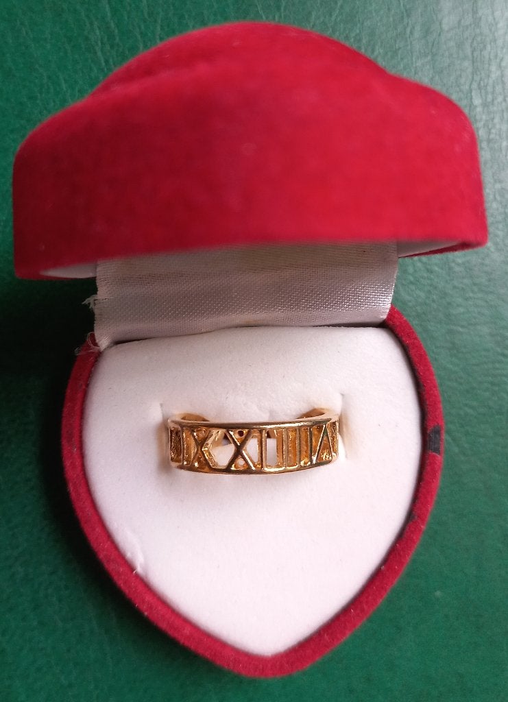 Ring - goudkleurig - Romeinse cijfers (NIEUW), Nieuw, Ophalen of Verzenden, Kleiner dan 17, Dame