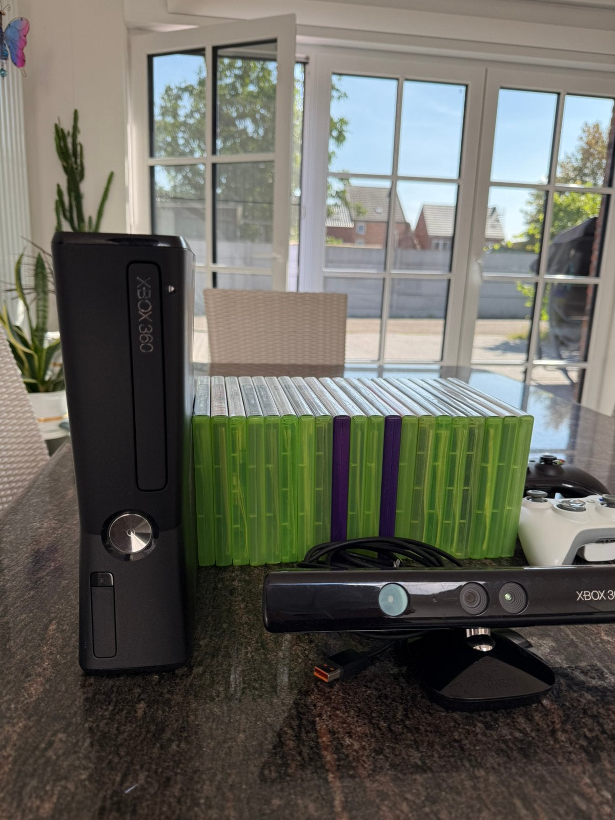 Xbox 360 Slim + Kinect + 20 games + 3 controllers, Consoles de jeu & Jeux vidéo, Enlèvement, Comme neuf