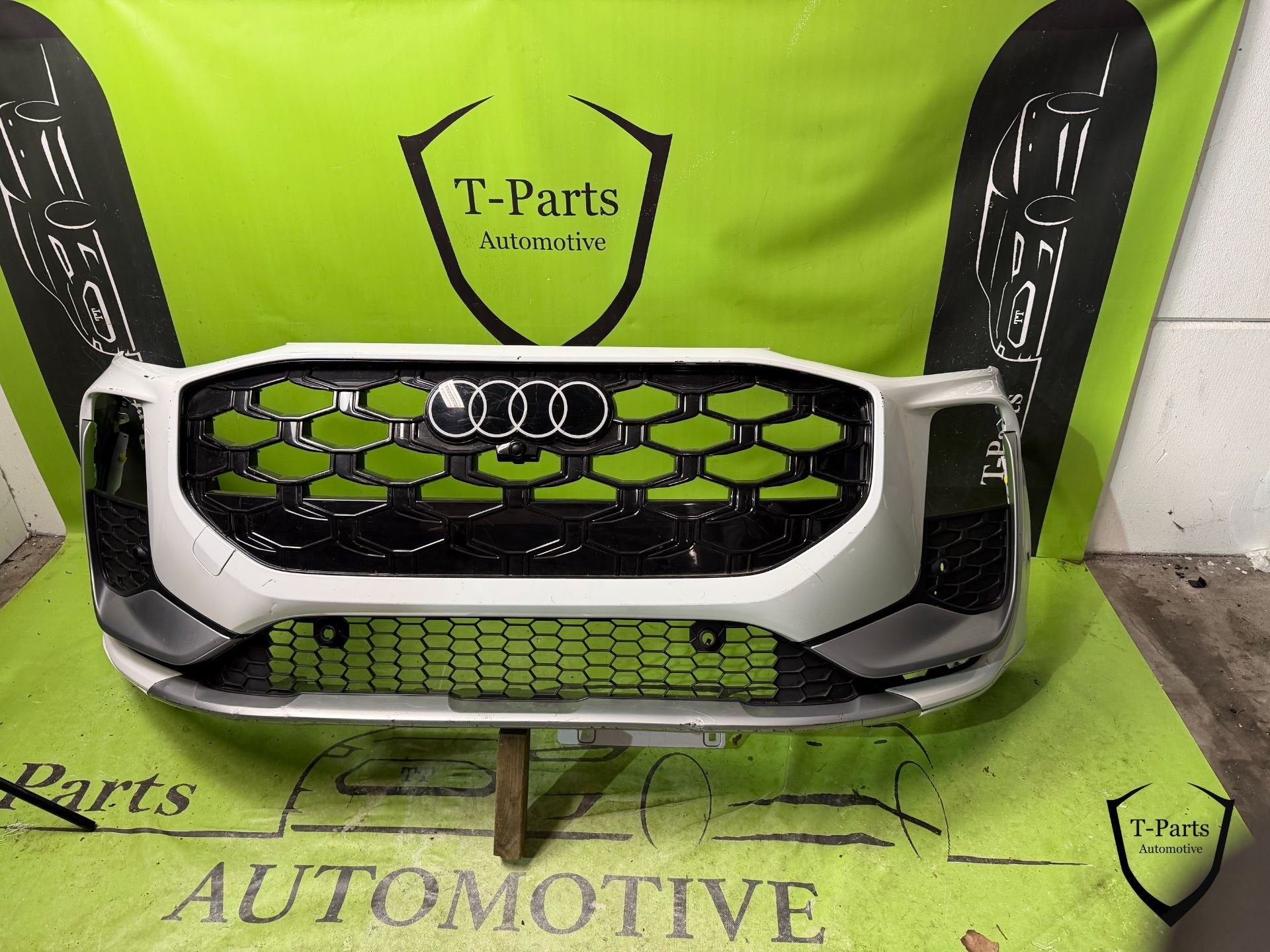 audi Q3 voorbumper 2025+ bumper, Gebruikt, AUDI AG, Auto-Union-Strasse 1
85045  Ingolstadt, DE, Audi