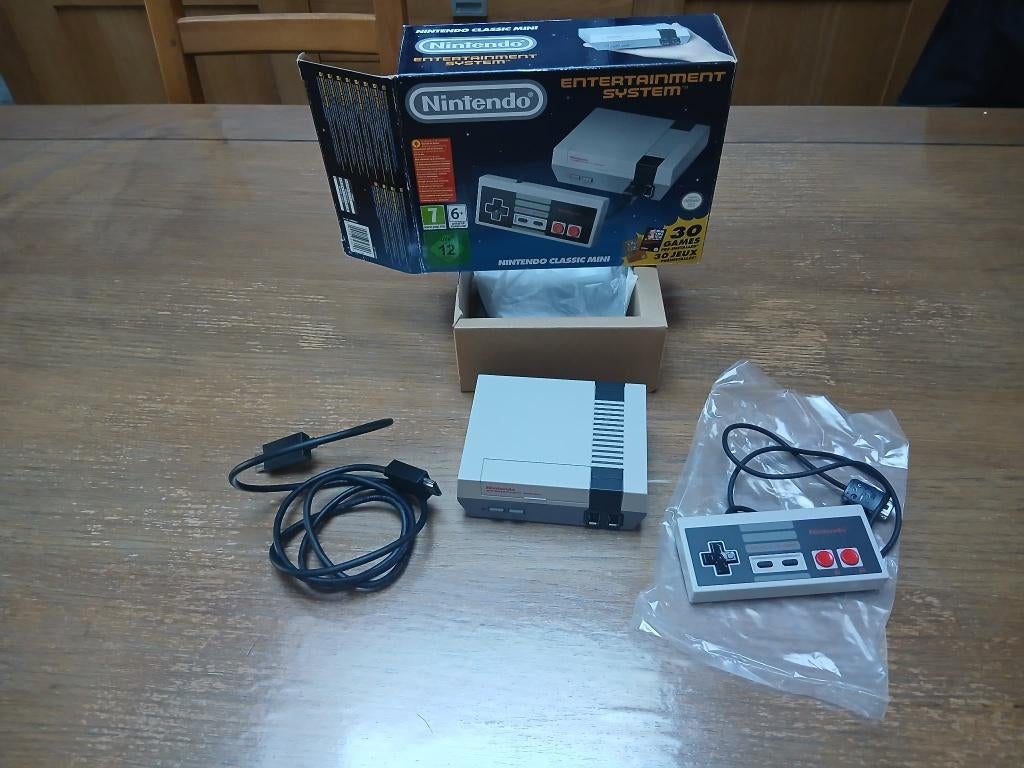 Nintendo Classic NES Mini Console, Games en Spelcomputers, Spelcomputers | Nintendo NES, Ophalen, Nieuw, Met 1 controller