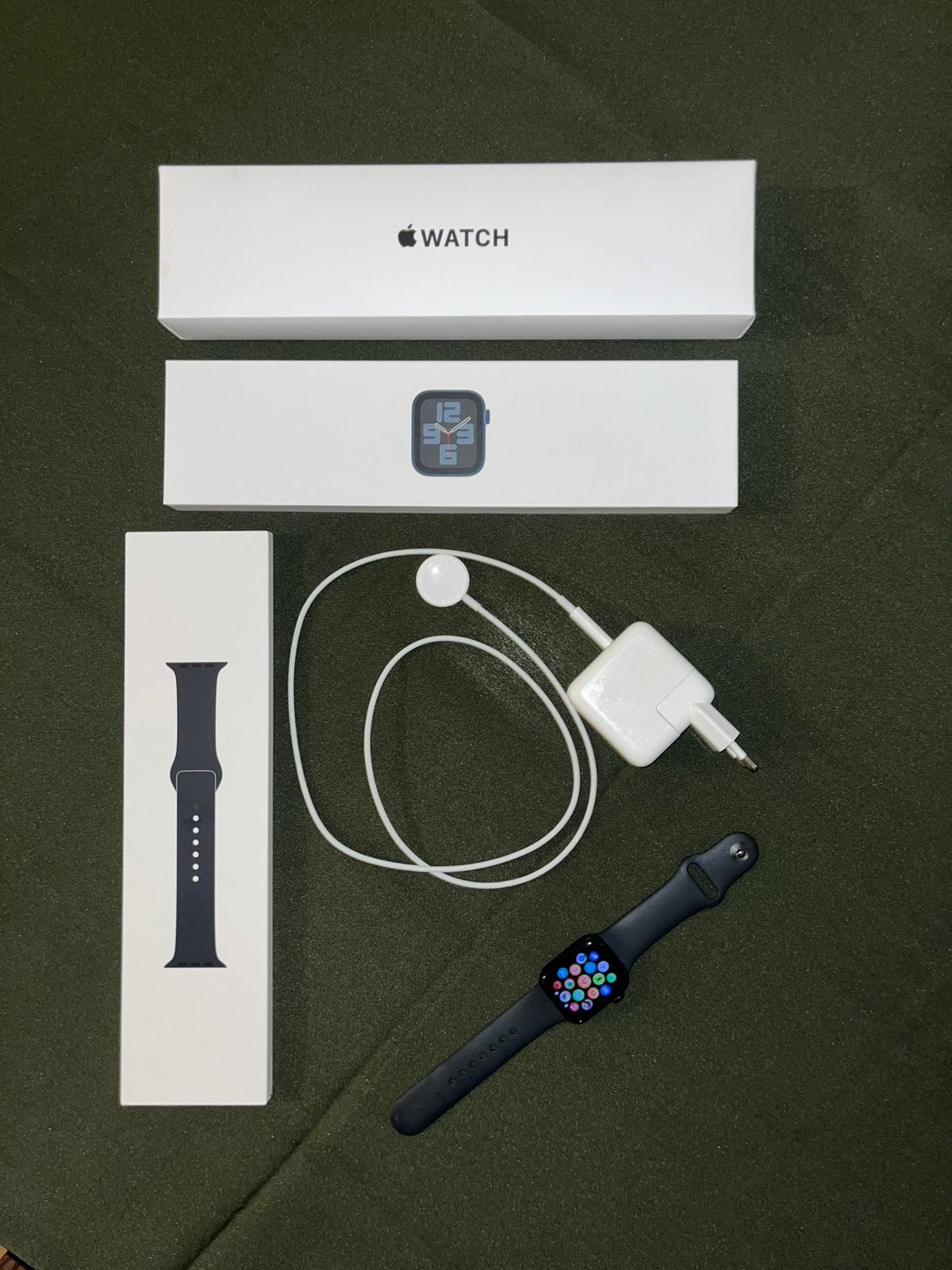 Apple Watch SE (2e génération) noire, Bijoux, Sacs & Beauté, Montres connectées, Enlèvement, Comme neuf, Noir