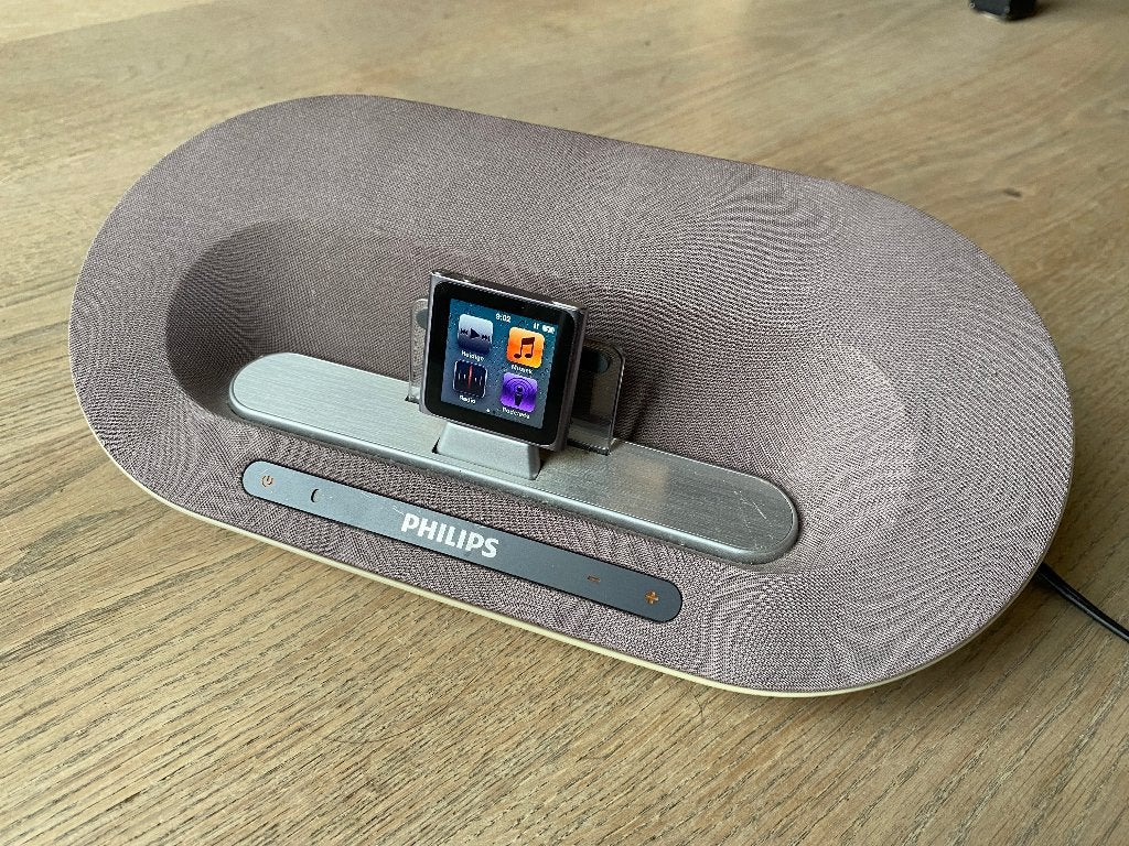 Philips docking speaker + Apple iPod nano 6e generatie 16GB, Ophalen, Gebruikt, Met radio, Nano