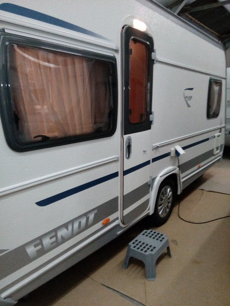 caravane fendt type platin 470, Caravanes & Camping, Caravanes, Particulier, jusqu'à 4, 1250 - 1500 kg, Banquette en rond, Fendt