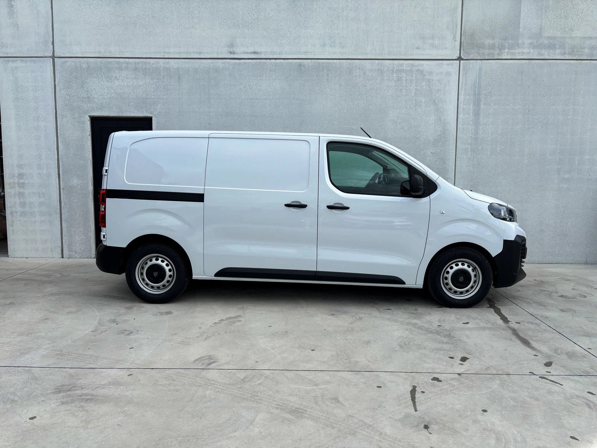 Peugeot Expert M | Leasing (année de construction 2026), Achat, Capteur de lumière, 3 places, 5 portes