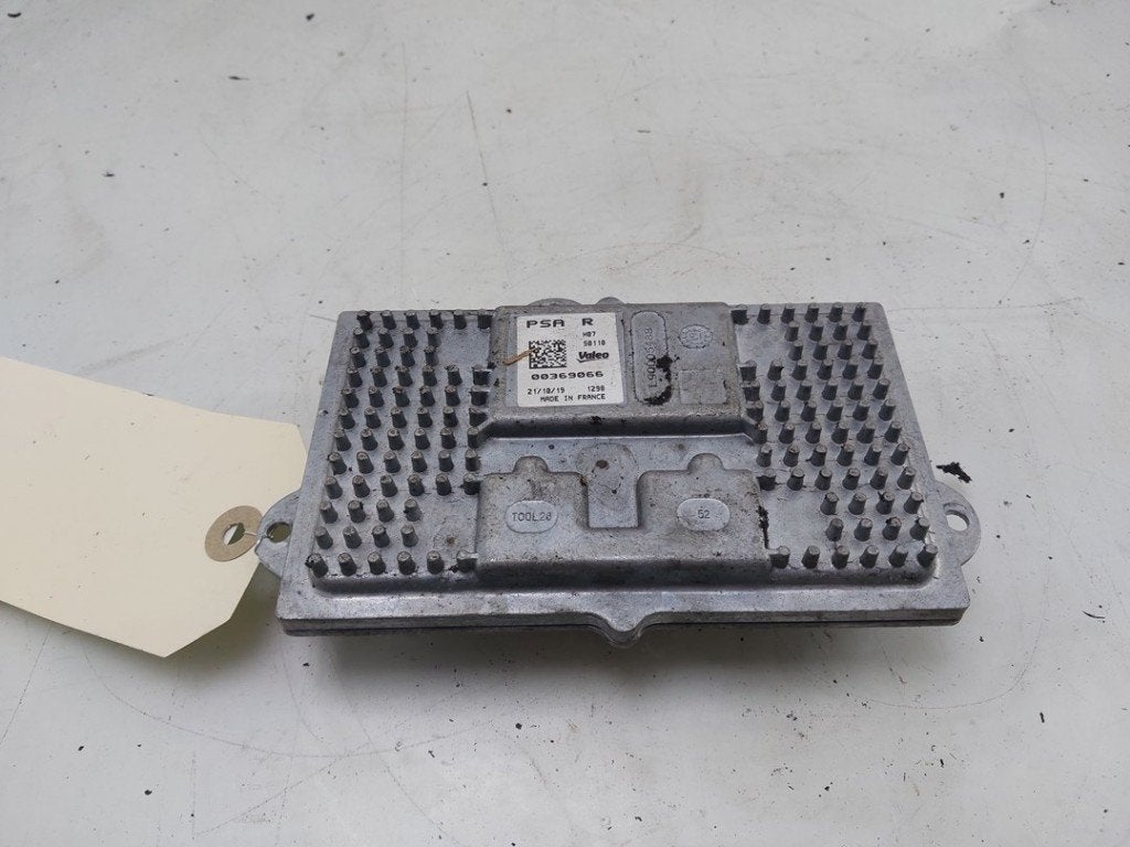 MODULE DE PHARE À DEL Peugeot 5008 II (M4 / MC / MJ / MR), Valeo, Utilisé, 100, rue de Courcelles
75017  Paris, FR, Info@valeo.fr