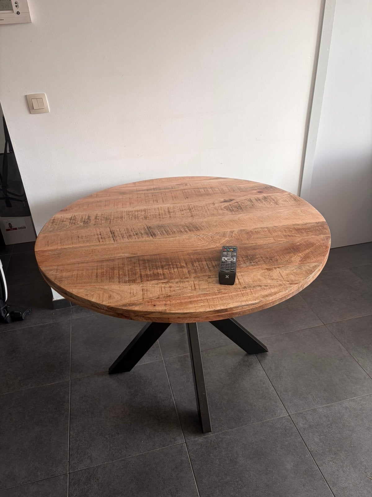 Une toute nouvelle table ronde, Maison & Meubles, Enlèvement, Comme neuf