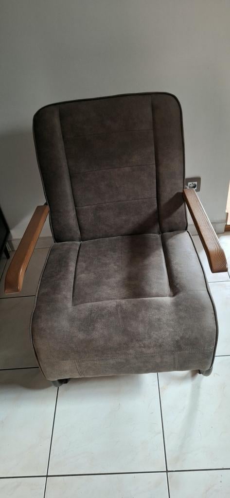 fauteuil trèe peu utilisé, 75 à 100 cm, Comme neuf, Enlèvement, Classique