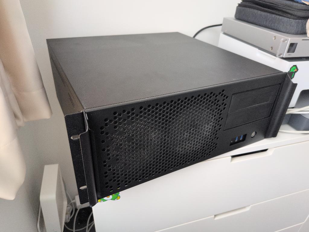 Server (kast) met materiaal / homelab, Informatique & Logiciels, Serveurs, 64 GB, Zonder schijven, 4 Ghz ou plus, Enlèvement