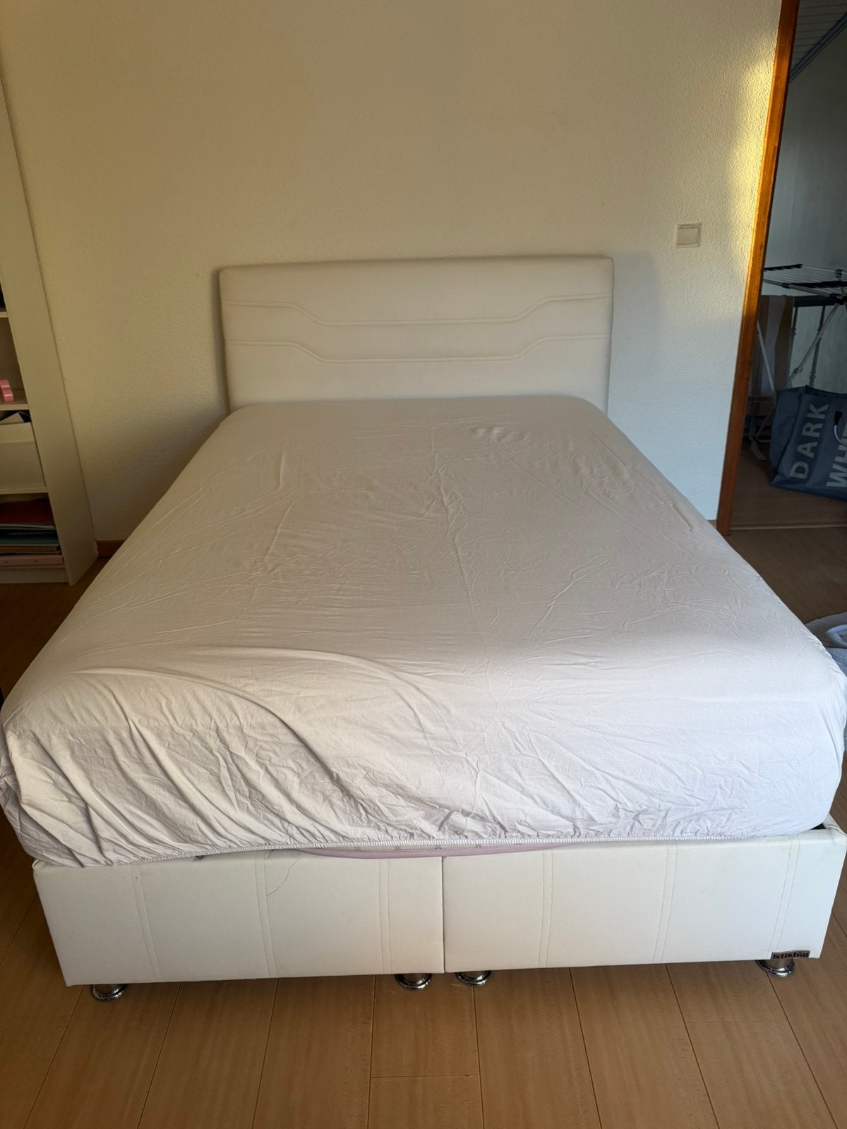 Queensize Bed met matras (200 x 140), Ophalen, Gebruikt