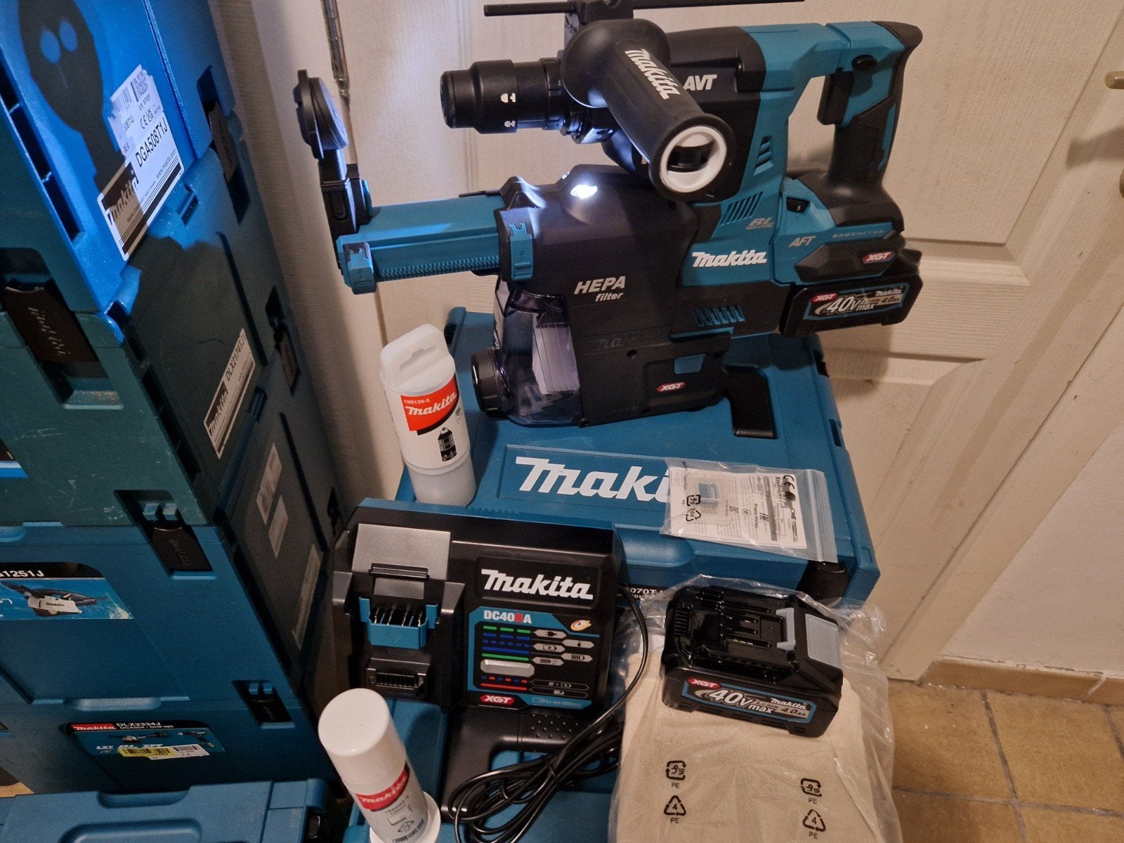 Makita Marteau perforateur 40V + 2X Batterie +Chargeur + Asp, Enlèvement, Neuf, Marteau, Makita
