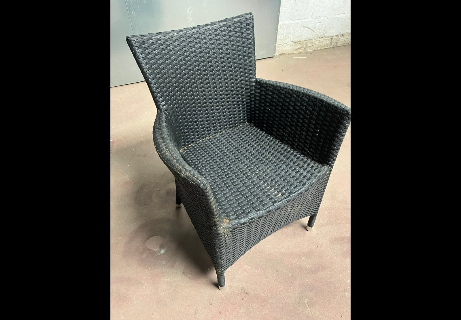 2x zwarte wicker buitenstoelen, Huis en Inrichting, Slaapkamer | Slaapbanken, Ophalen, Zo goed als nieuw