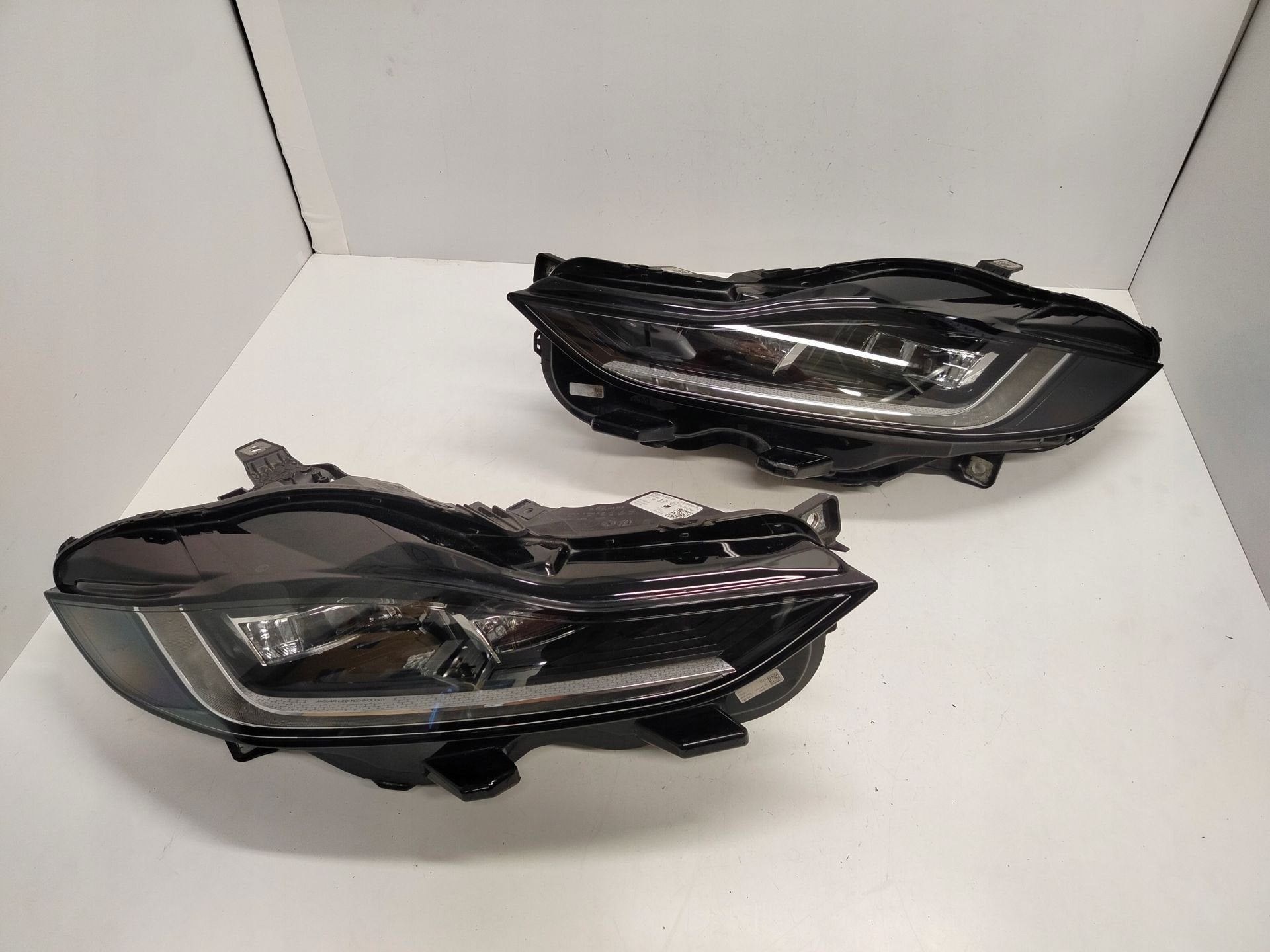 Jaguar XE Koplamp Links LX73-13W030-EB, Gebruikt, Dpoffice@jaguarlandrover.com, Abbey Road, Whitley 1
CV3 4LF  Coventry, Jaguar