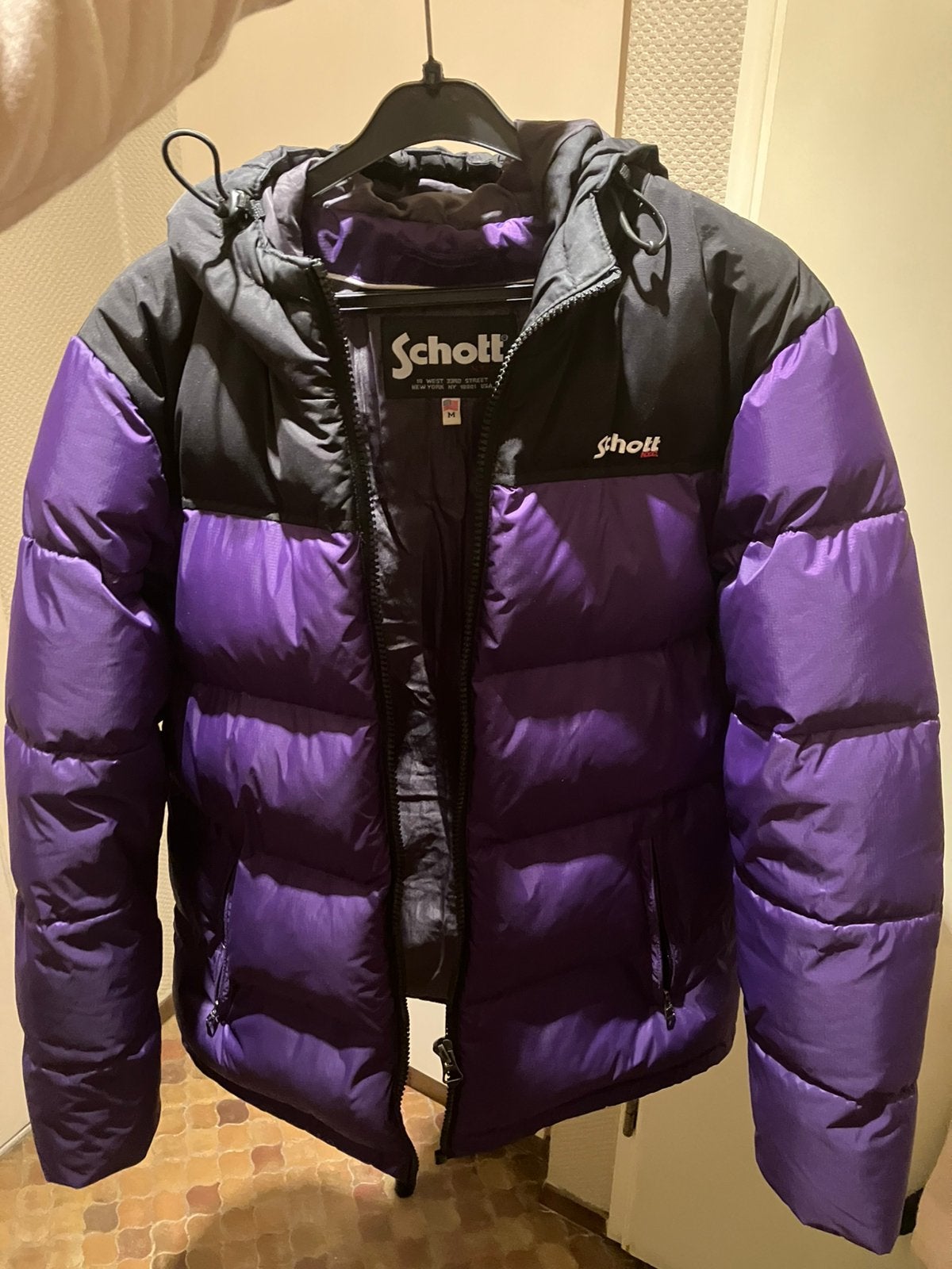 Schott NYC Utah2 Uniseks donsjack paars capuchon, Vêtements | Femmes, Vestes | Hiver, Enlèvement, Comme neuf, Violet