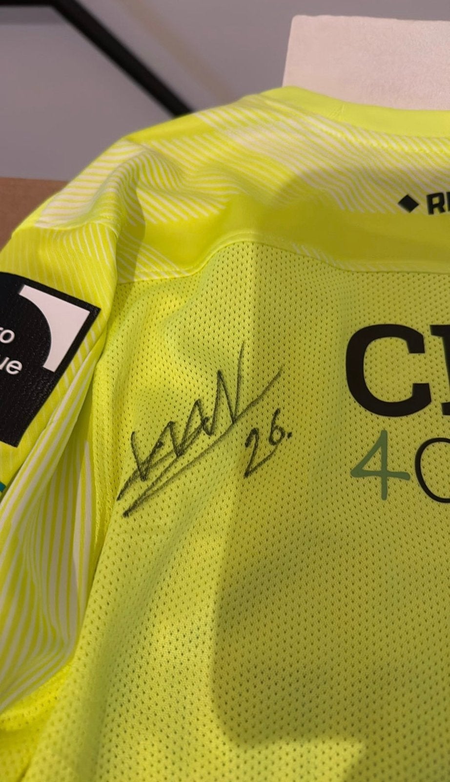 Gesigneerd krc genk vandevoordt, Ophalen of Verzenden, Zo goed als nieuw