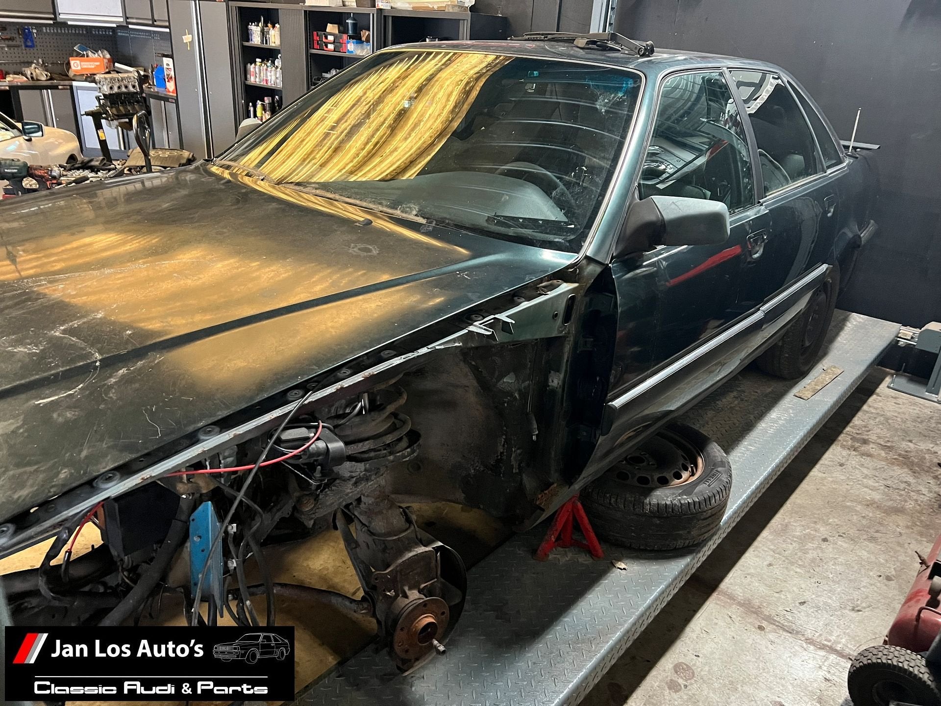 Audi V8 C3 Typ 44  kaal chassis rolbaar  carrosserie, Auto-onderdelen, Ophalen, Gebruikt, -, Audi