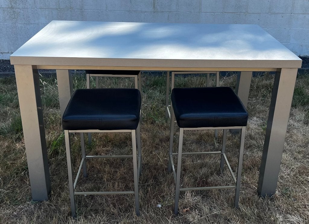 Hoge bartafel met 4 krukjes, 100 à 150 cm, Quatre personnes, Enlèvement, 50 à 100 cm