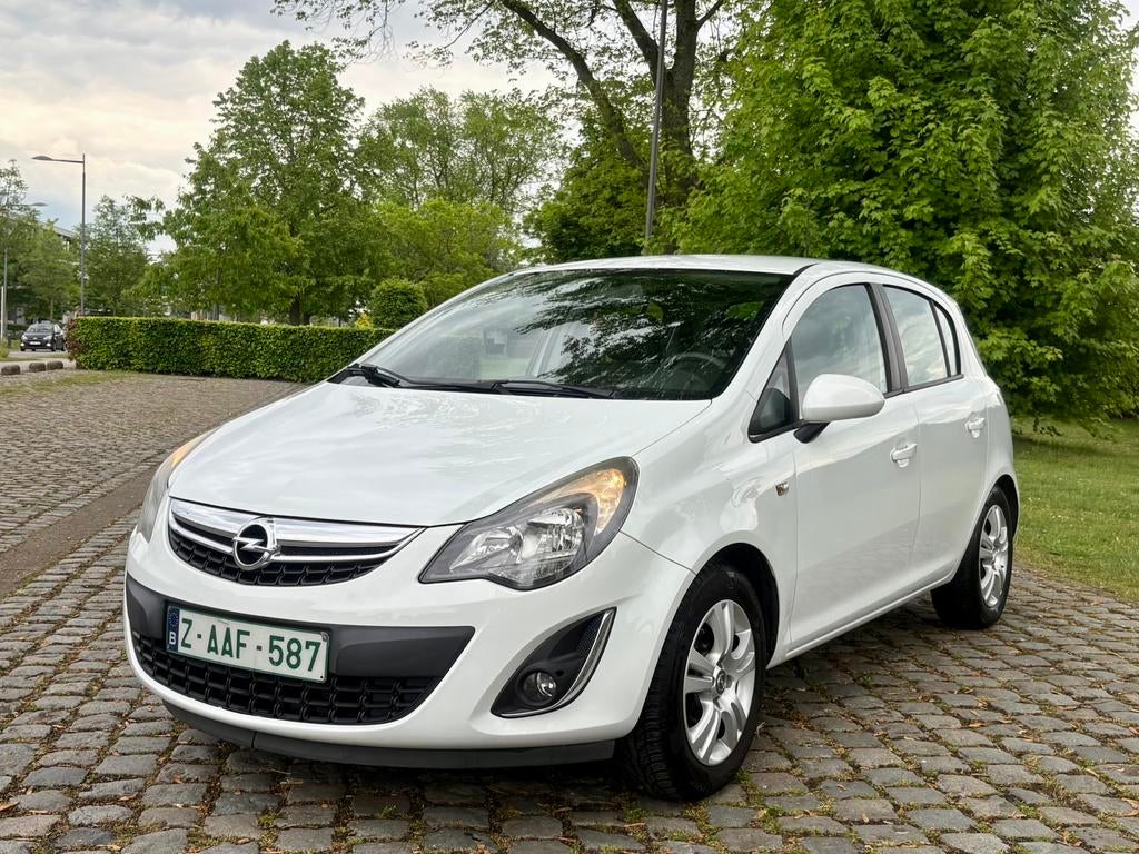 Opel corsa 1.2 benzine klaar voor registratie, Auto's, Euro 5, Leder en Stof, Wit, Bedrijf
