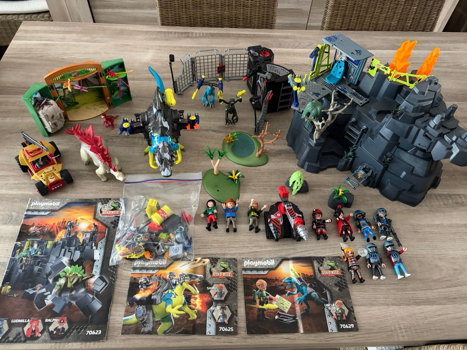Verschillende sets van dino rise, Kinderen en Baby's, Ophalen, Gebruikt