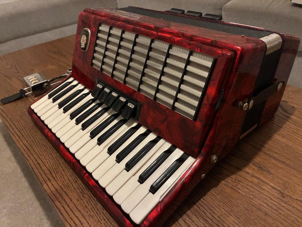 Accordeon Weltmeister, Musique & Instruments, Accordéons, 80 basses, Utilisé, Enlèvement, Avec valise
