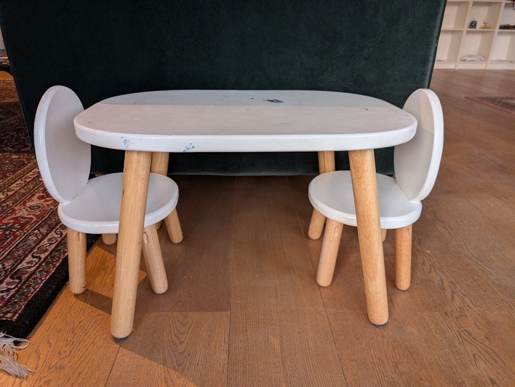 Table + 2 chaises enfant Pioupiou & Merveilles 1-4 ans, Enfants & Bébés, Chambre d'enfant | Tables & Chaises, Enlèvement, Utilisé
