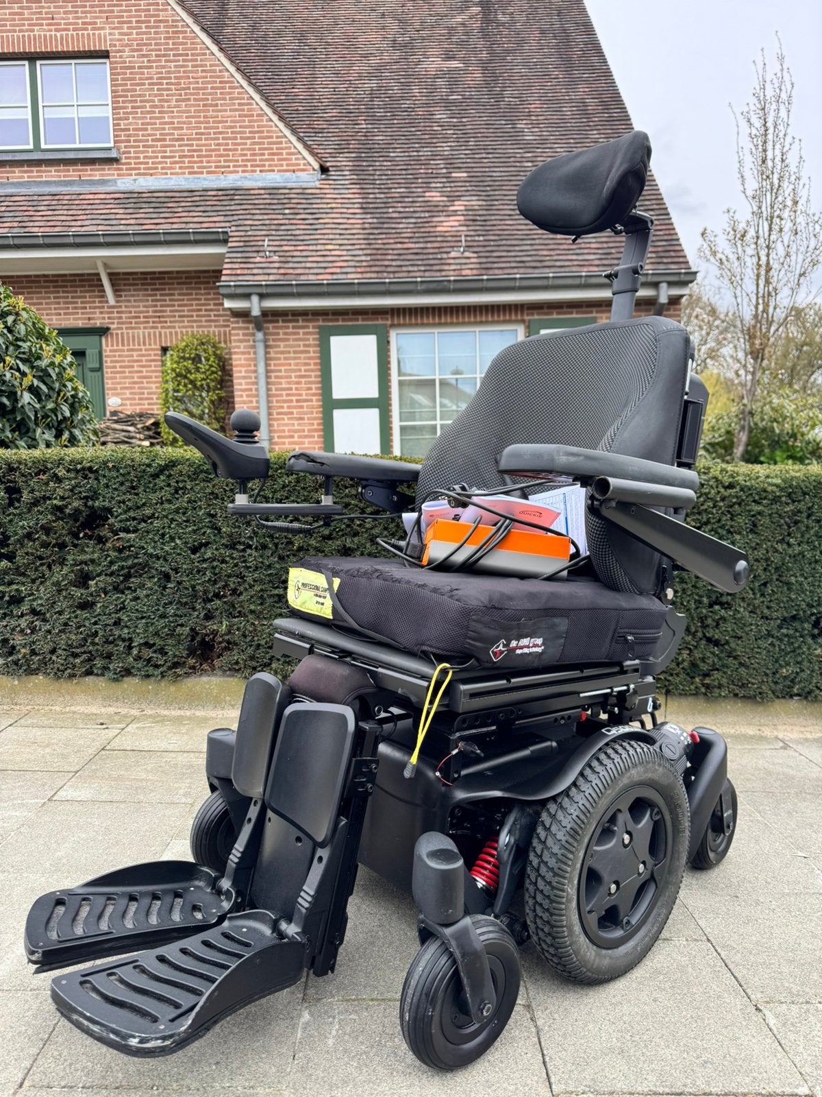 Fauteuil électrique Quickie Q500M 6 roues chaise roulante, Divers, Chaises roulantes, Enlèvement ou Envoi, Pliant, Comme neuf