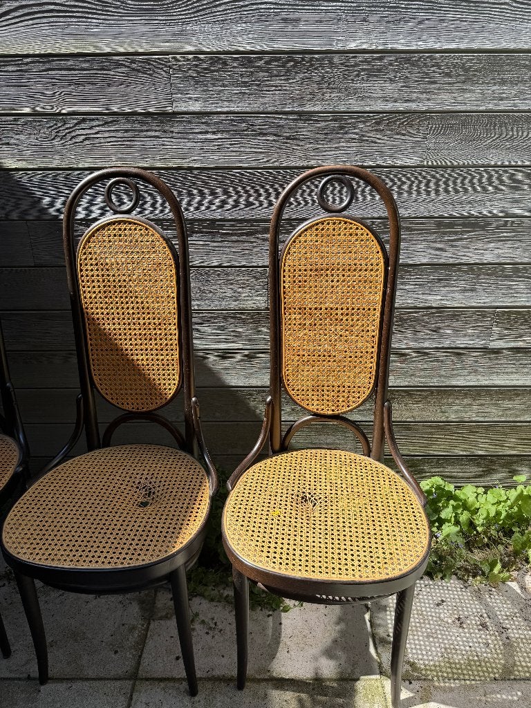 5 Thonet stoelen en 1 ronde uitschuifbare Thonet tafel, Ophalen