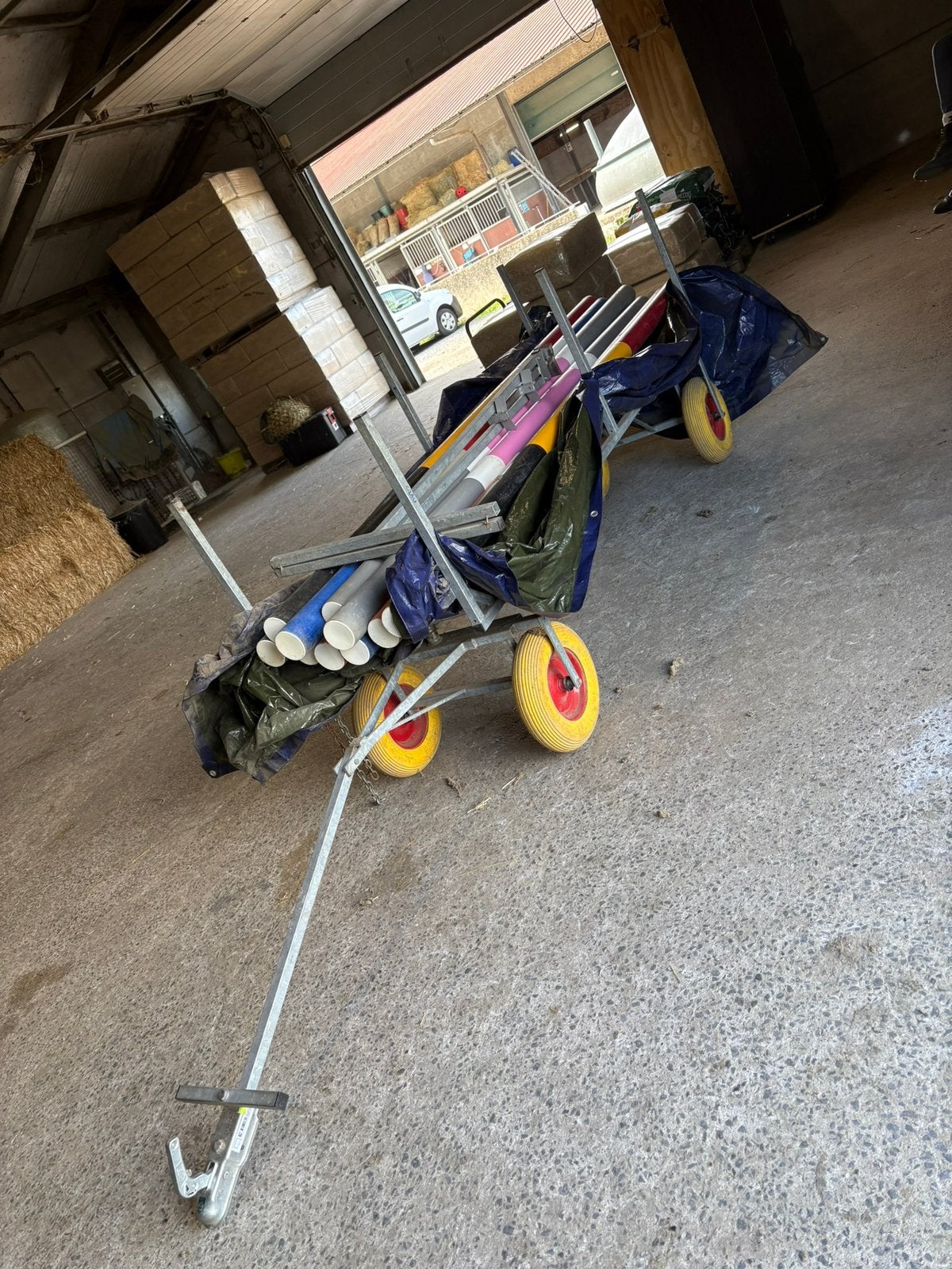 Barres d'obstacles, y compris chariot et support, Animaux & Accessoires, Chevaux & Poneys | Autres trucs de cheval, Enlèvement