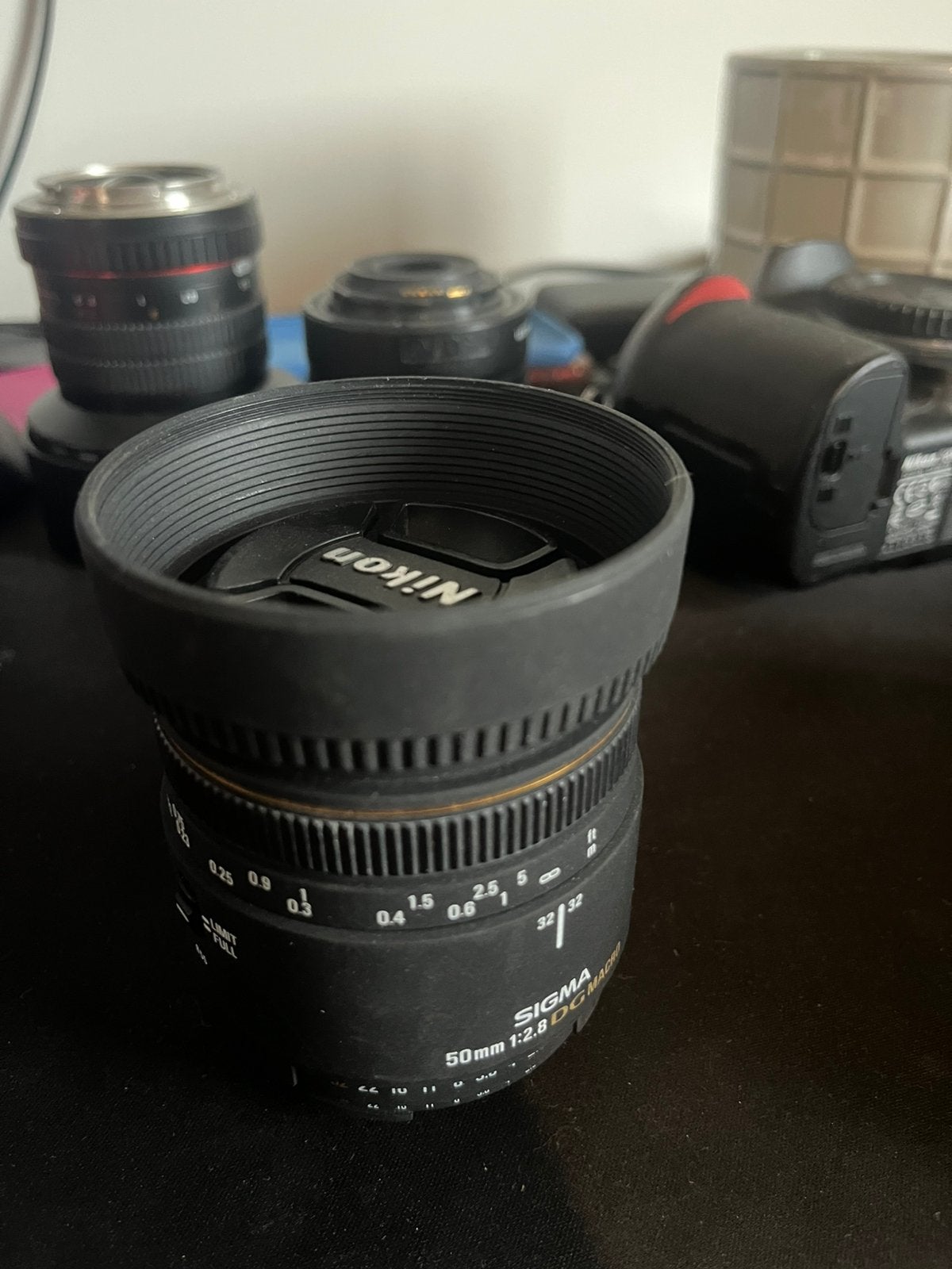 SIGMA Nikon 50mm 2.8 DG Lens, Enlèvement ou Envoi, Comme neuf, Nikon
