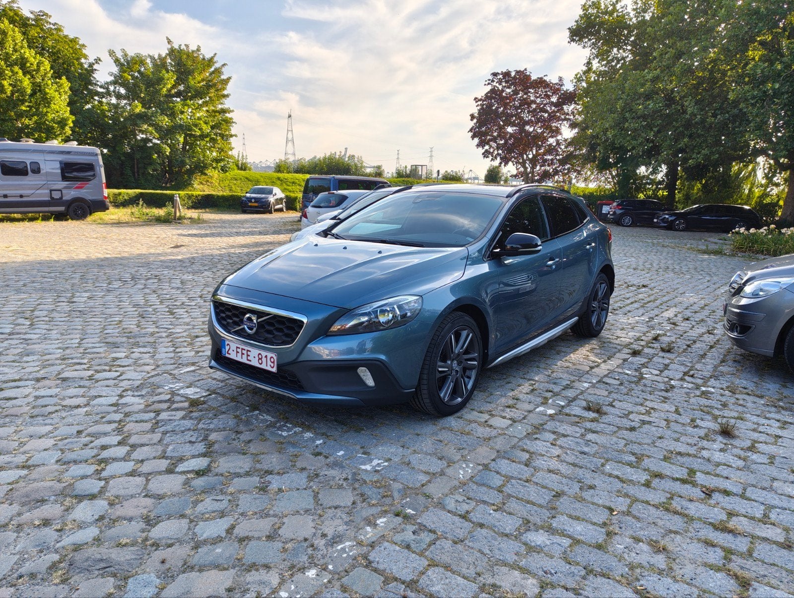 Volvo V40 Cross Country 1.6 T4, Autos, Volvo, Euro 5, Boîte manuelle, Noir, Particulier