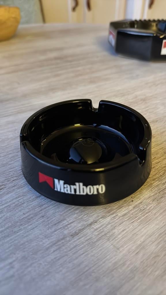 Cendrier Marlboro, Ophalen, Zo goed als nieuw