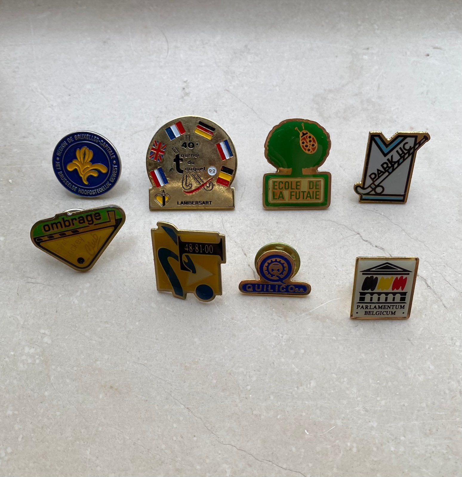 Lot 8 Pin's vintage Bruxelles / Belgique 1980-1990, Enlèvement ou Envoi, Comme neuf