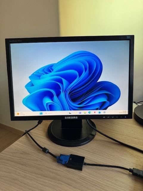 Computermonitor 19inch, Computers en Software, Monitoren, Ophalen, Gebruikt, 3 tot 5 ms, In hoogte verstelbaar