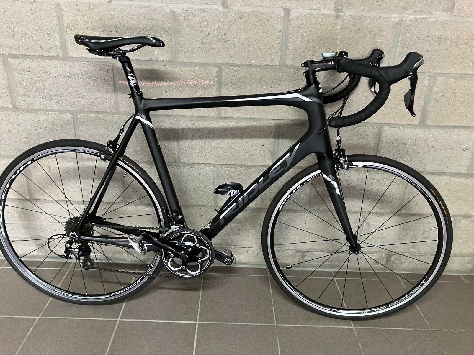 Racefiets Ridley Fenix mat zwart maat L, Autres marques, Frein sur jante, Comme neuf, Enlèvement