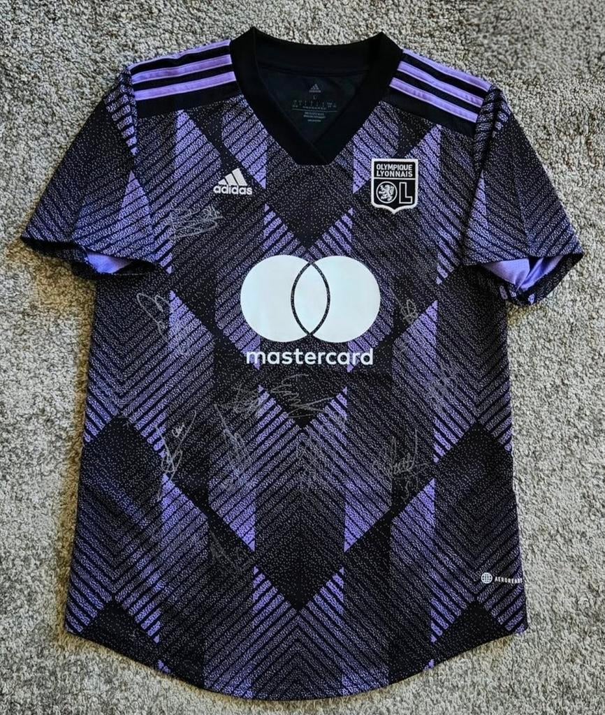 OL Lyonnes Squad signed shirt, Envoi, Neuf, Maillot