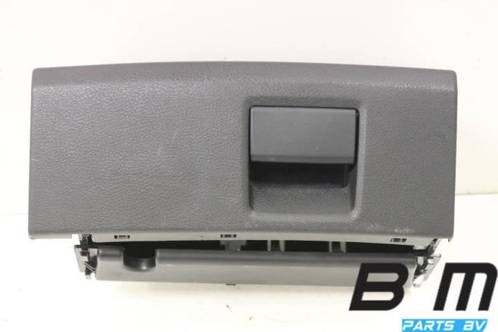 Bakje onder stoel rechts Audi A3 8V, Gebruikt