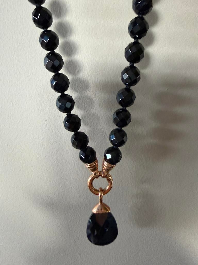 Collier Victoria noir et doré, Bijoux, Sacs & Beauté, Enlèvement ou Envoi, Comme neuf, Noir