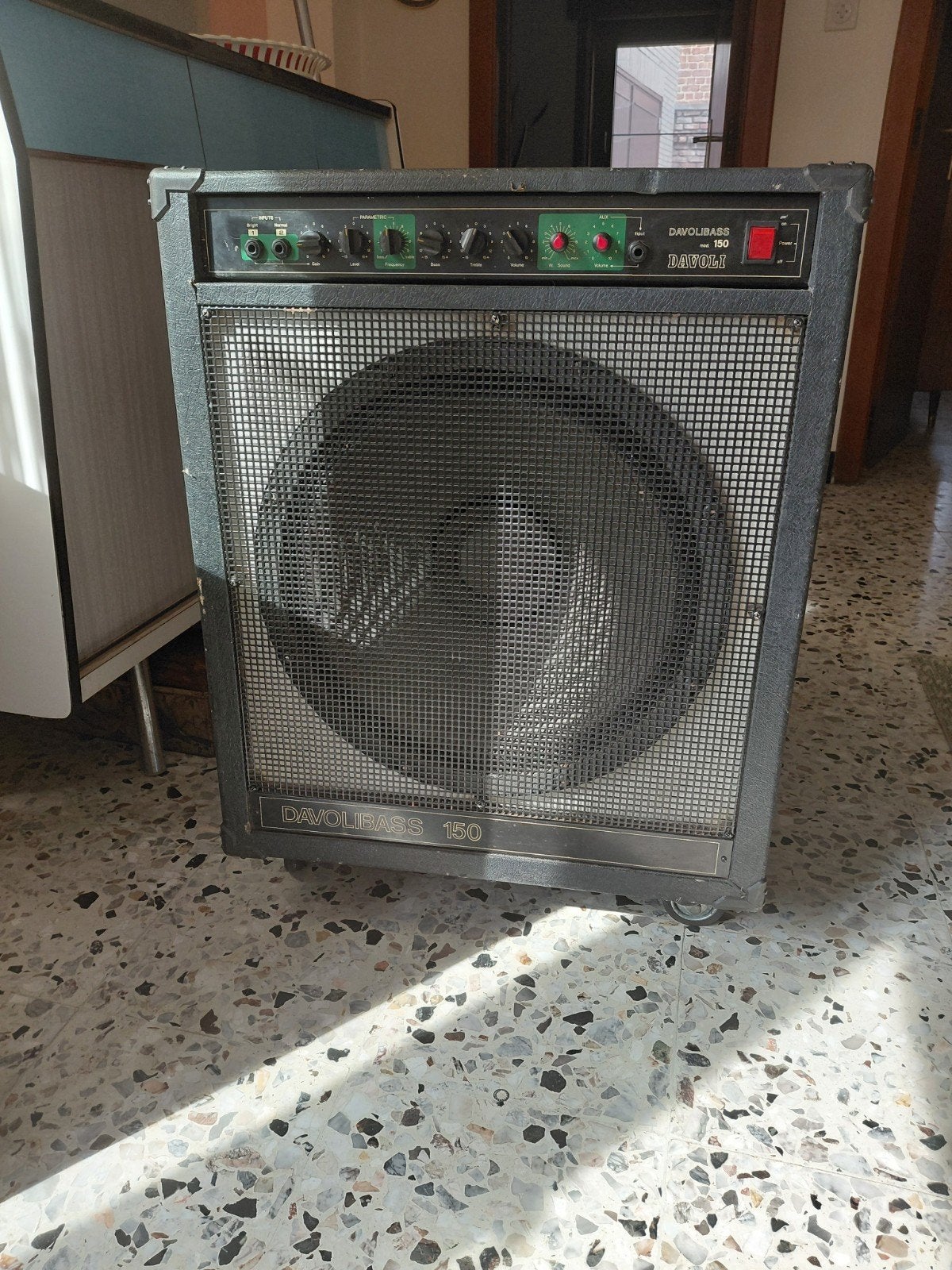 180 Watt Davoli  Basversterker, Musique & Instruments, Enlèvement