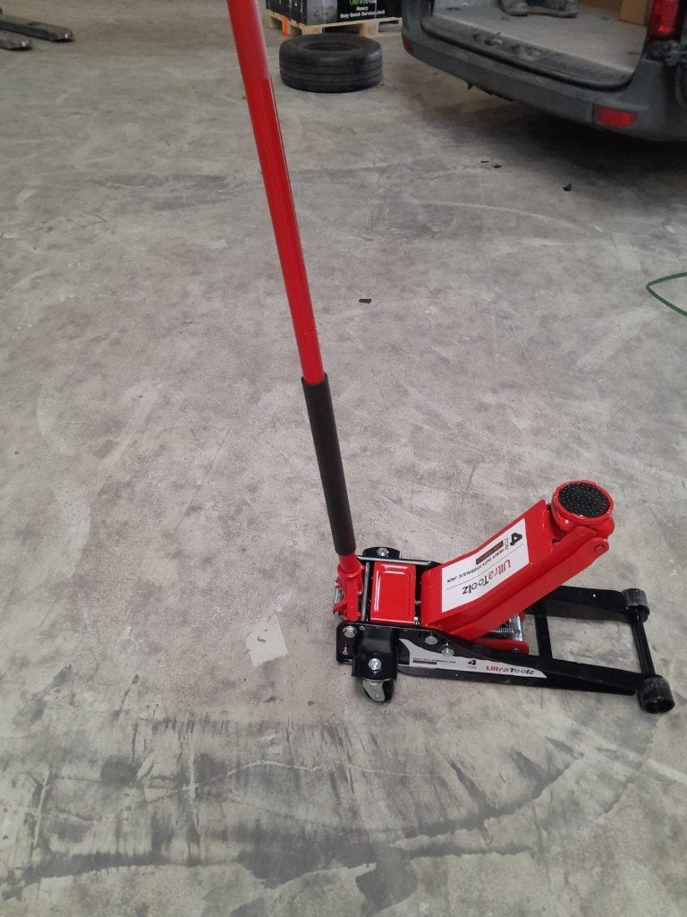 NIEUWE Garagekrik 4 T Dubbele Pomp Extra Laag Profiel, Ophalen of Verzenden, Nieuw, Hydraulisch, Garagekrik