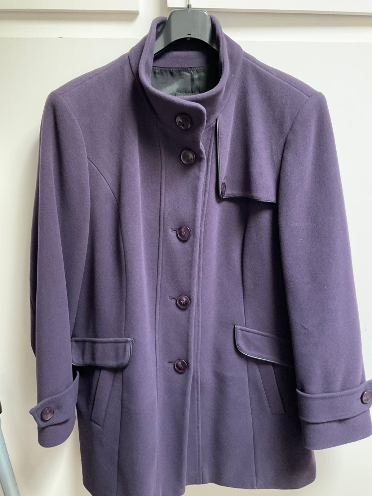 Mooie paarse wollen mantel maat 46, Kleding | Dames, Ophalen of Verzenden, Maat 46/48 (XL) of groter