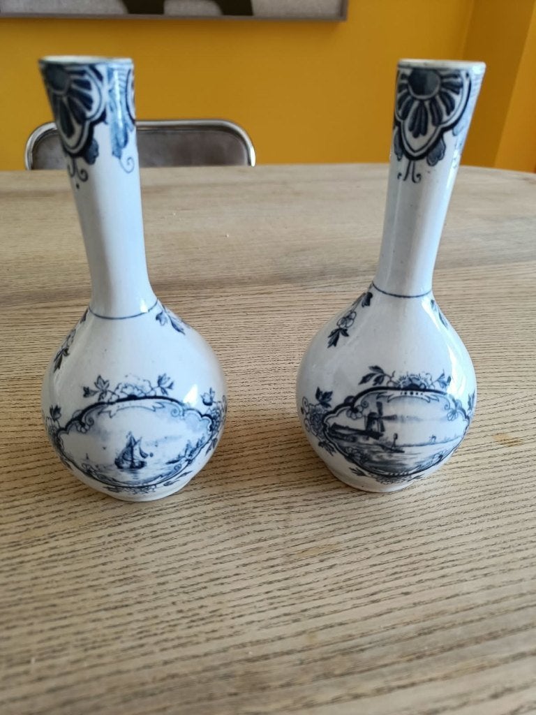Paire de vases bleus de Delft vintage — peints à la main, Antiquités & Art, Enlèvement ou Envoi