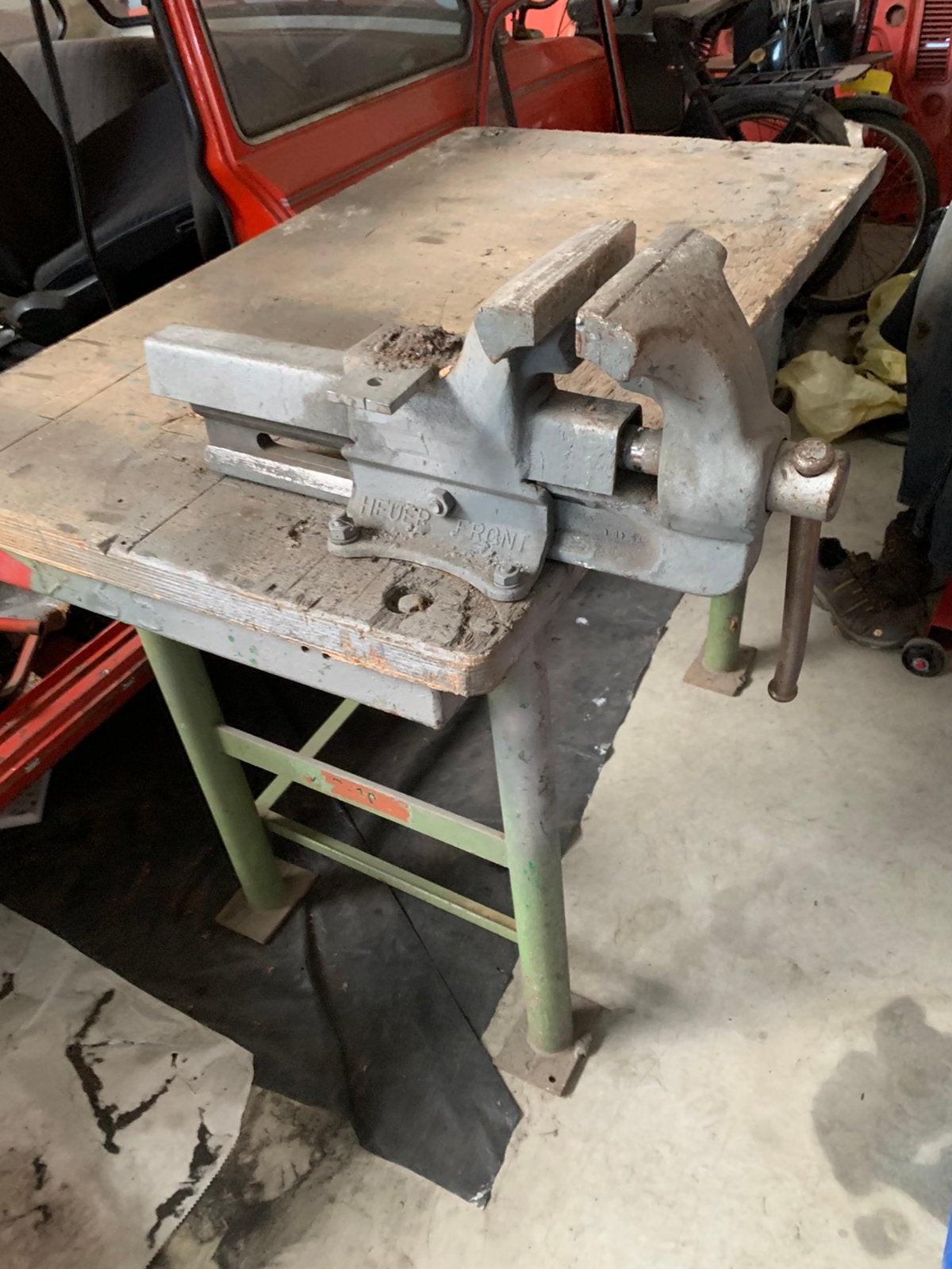 Robuuste werkbank met bankschroef, Doe-het-zelf en Bouw, Ophalen, Gebruikt, 70 tot 120 cm, Bankschroef