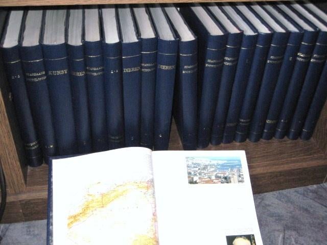 LIVRES - Encyclopédie standard (18 volumes), Livres, Encyclopédies, Comme neuf, Série complète, Général, Enlèvement