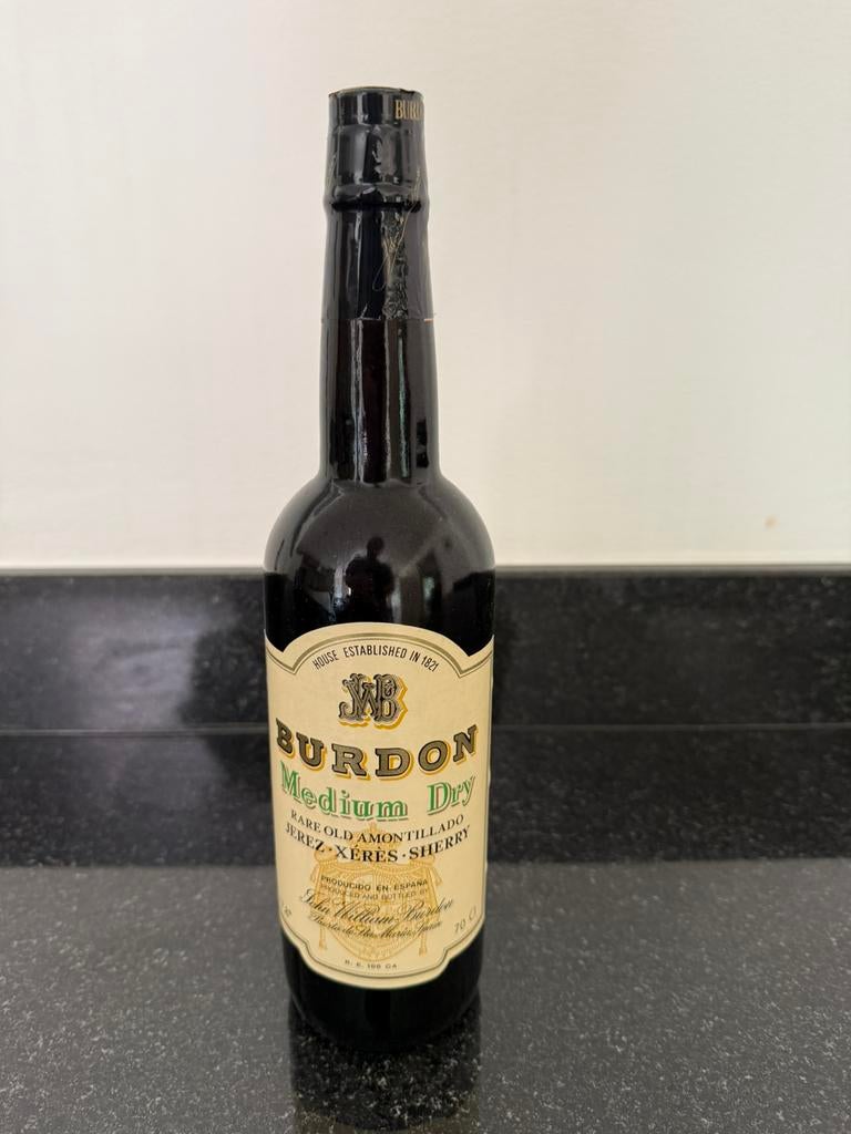 Burdon Medium Dry Sherry - Vintage Fles jaren 80, Collections, Vins, Enlèvement ou Envoi, Comme neuf, Espagne