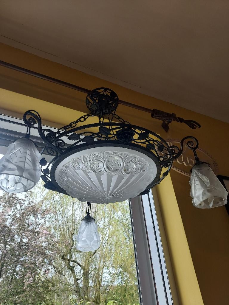 Lustre art déco, Enlèvement
