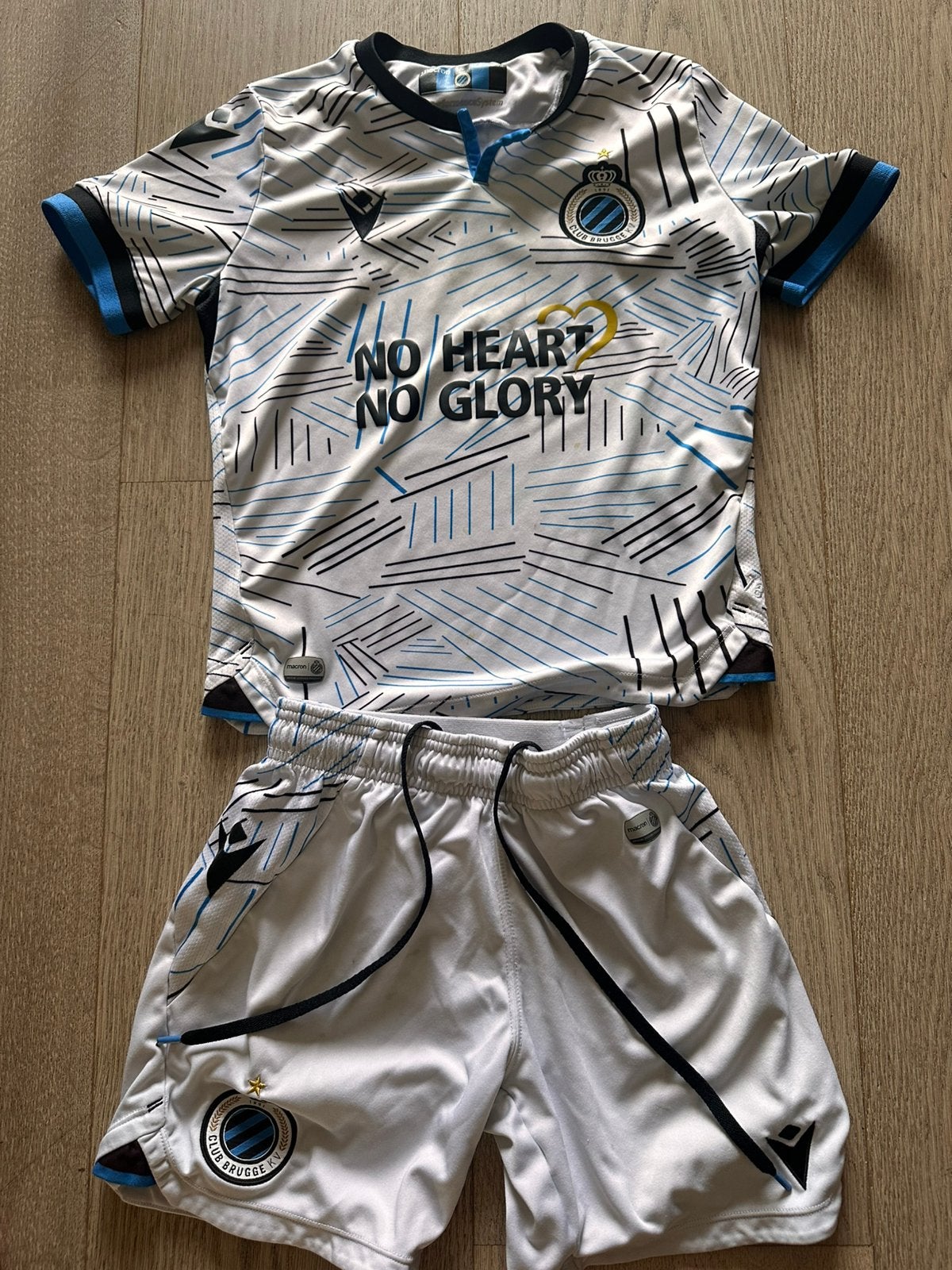 Voetbal tenue Club Brugge, Ophalen, Zo goed als nieuw