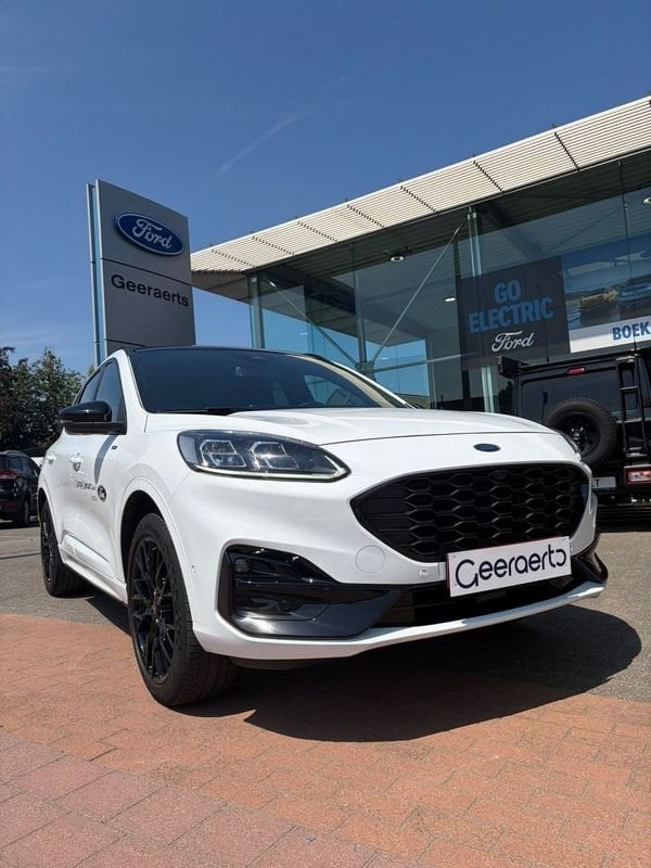 Ford Kuga, Gebruikt, Zwart, https://public.car-pass.be/vhr/a316f887-4a23-4ec3-b5dd-cd685c1c30a4, Leder en Stof